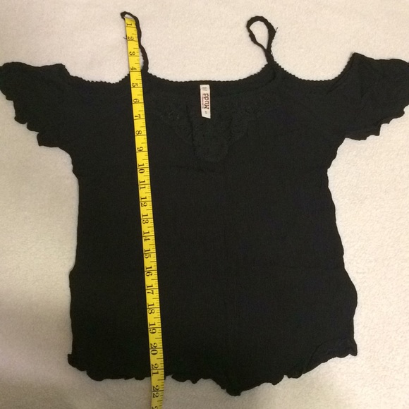 Cold Shoulder Top [S] - Picture 4 of 7